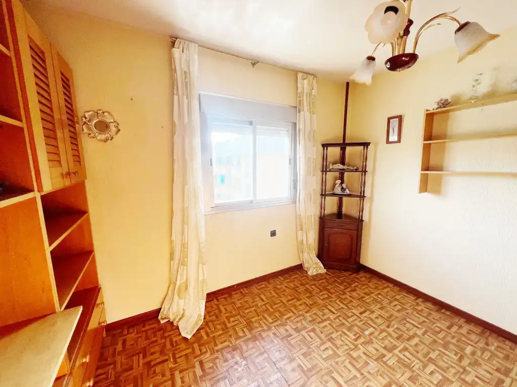 Habitación de Piso en venta en Madrid con Calefacción, Parquet y Terraza