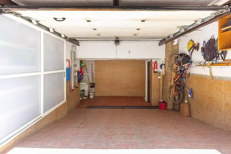 Parking of Houses for sale in Granada  with Air Conditioner, Heating and Terrace