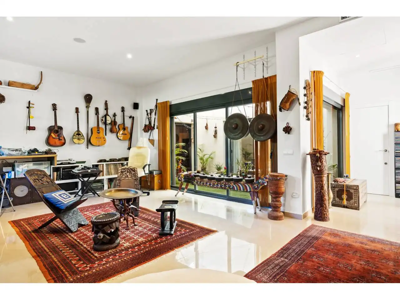 Sala de estar de Casa o chalet en venta en Ojén con Aire acondicionado, Calefacción y Jardín privado