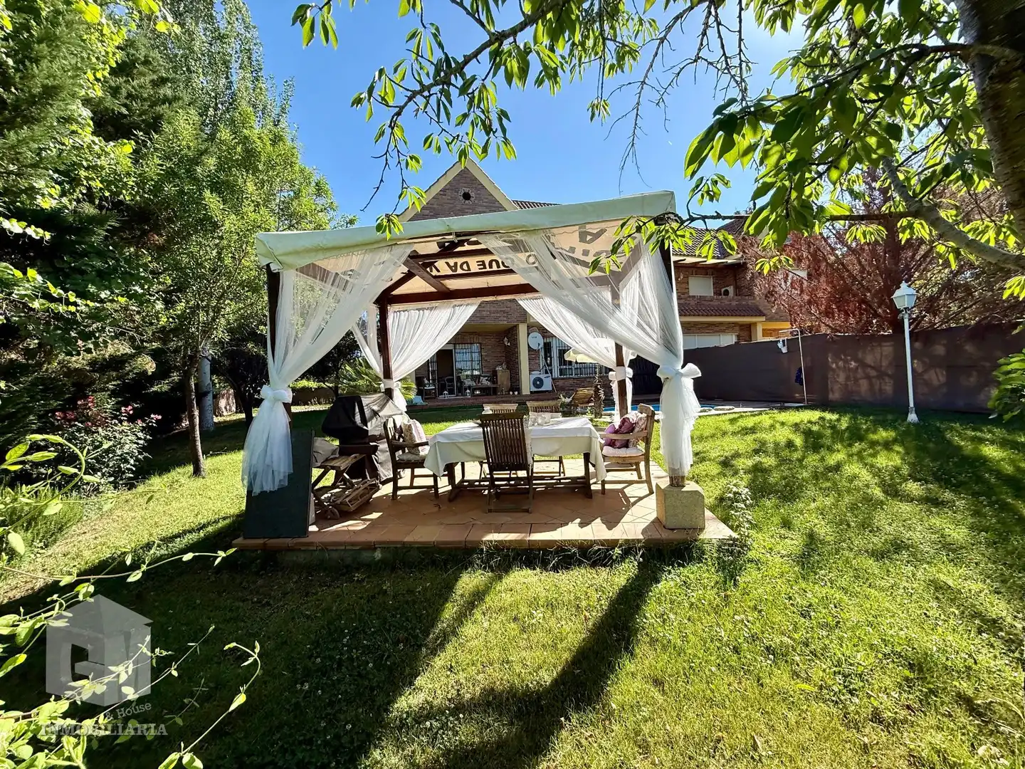 Terrassa de Casa o xalet en venda en Villaviciosa de Odón amb Aire condicionat, Calefacció i Jardí privat