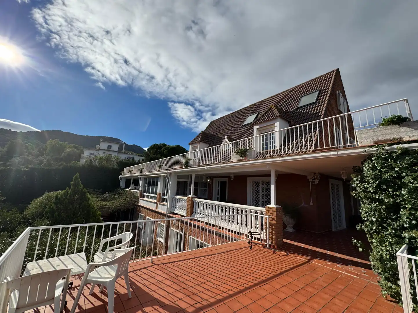 Vista exterior de Casa o xalet en venda en Alhaurín de la Torre amb Aire condicionat, Calefacció i Jardí privat