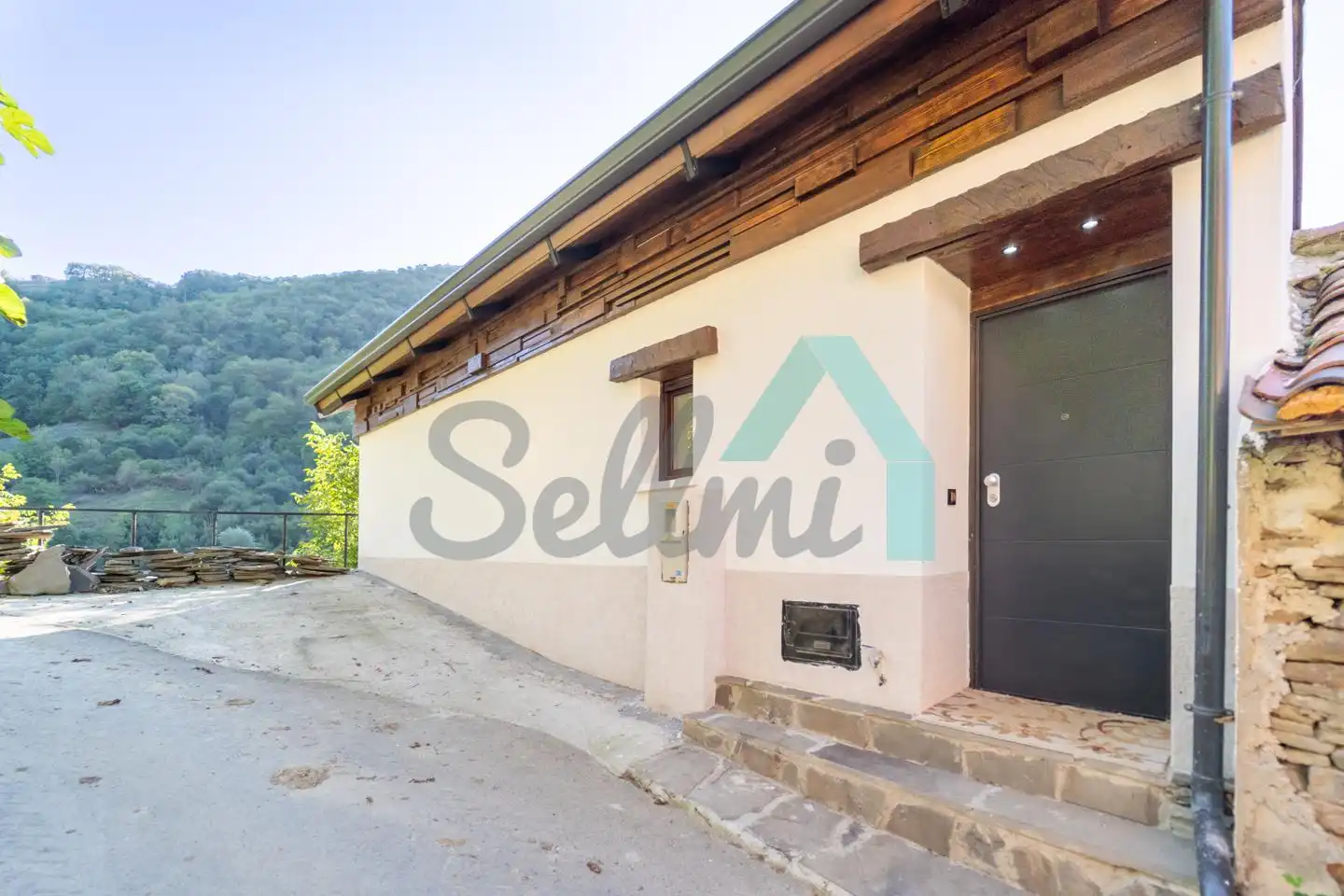 Vista exterior de Casa o chalet de alquiler en Mieres (Asturias) con Calefacción, Terraza y Amueblado