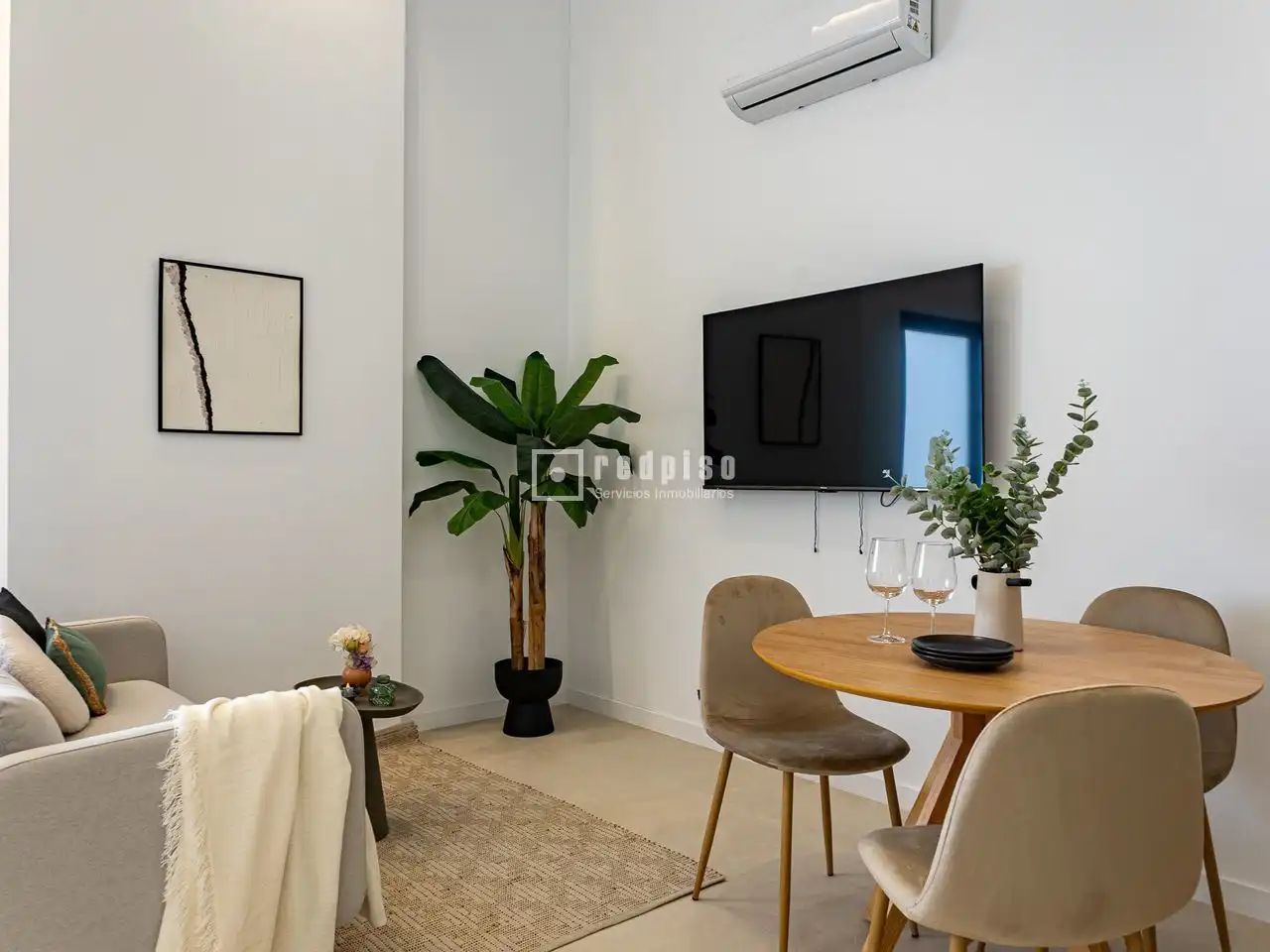 Sala d'estar de Estudi de lloguer en Valencia amb Moblat