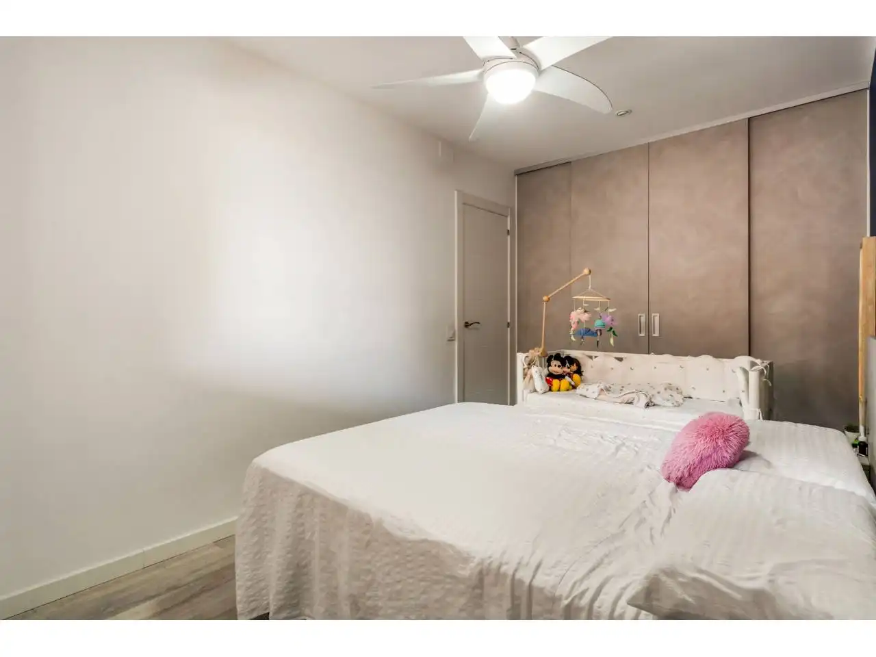 Habitación de Piso en venta en Sabadell con Aire acondicionado, Calefacción y Balcón