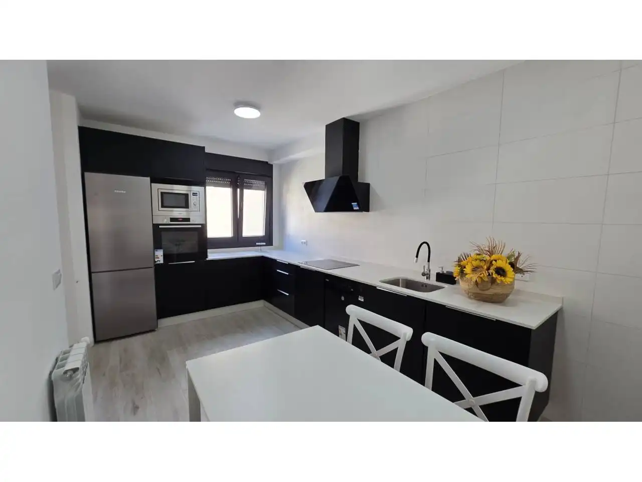 Cocina de Casa adosada en venta en Vilagarcía de Arousa con Calefacción, Terraza y Amueblado