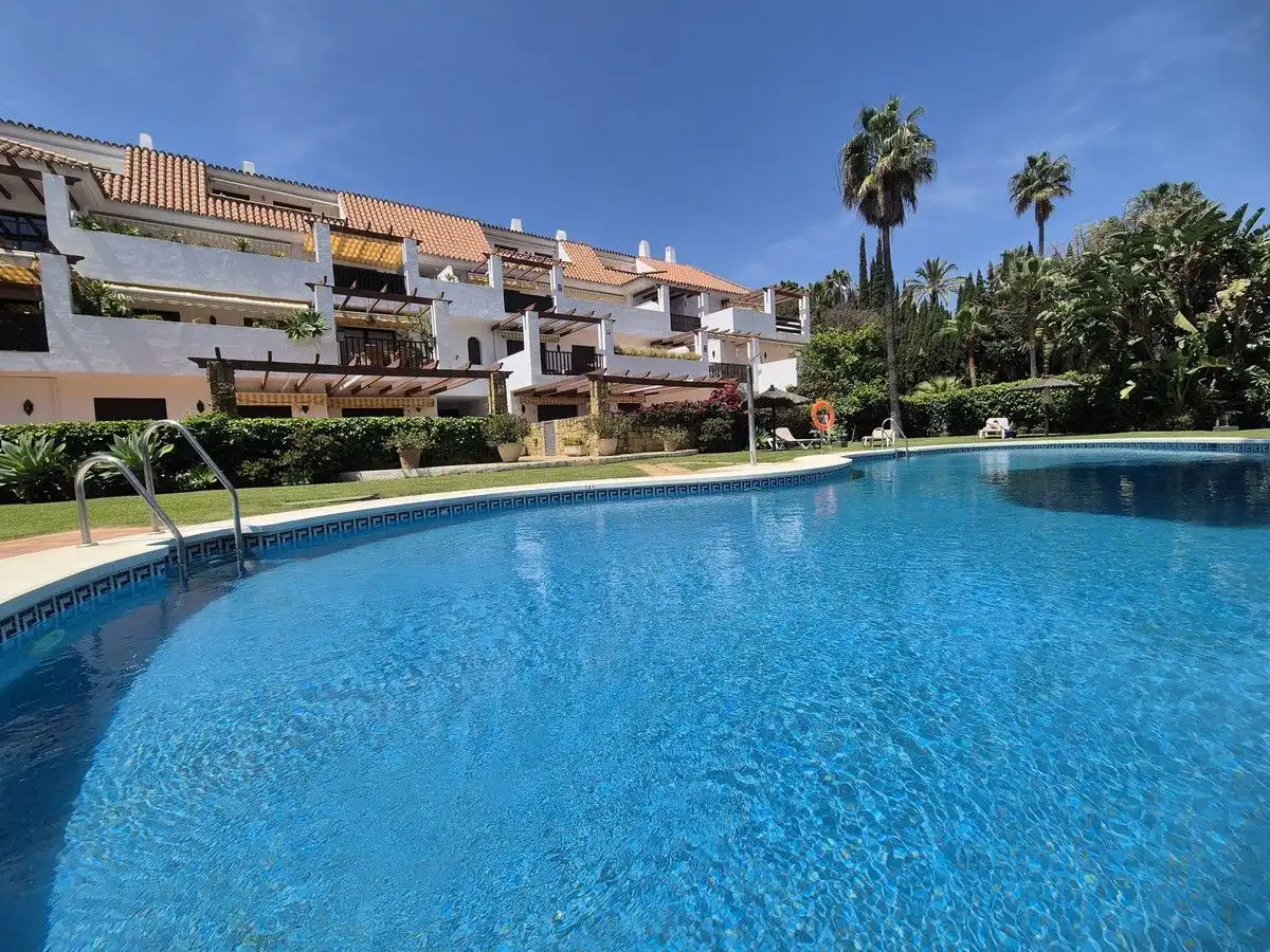 Vista exterior de Apartament de lloguer en Marbella amb Aire condicionat, Calefacció i Terrassa