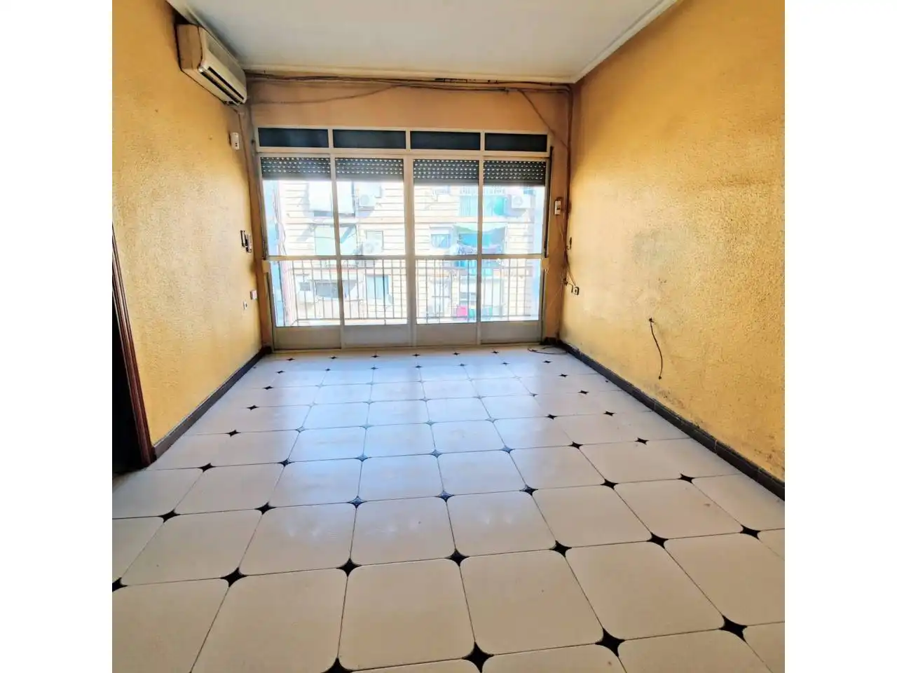 Dormitori de Pis en venda en  Murcia Capital amb Balcó