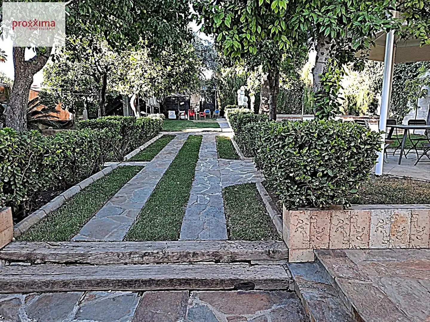 Jardí de Casa o xalet en venda en Dos Hermanas amb Aire condicionat, Jardí privat i Terrassa