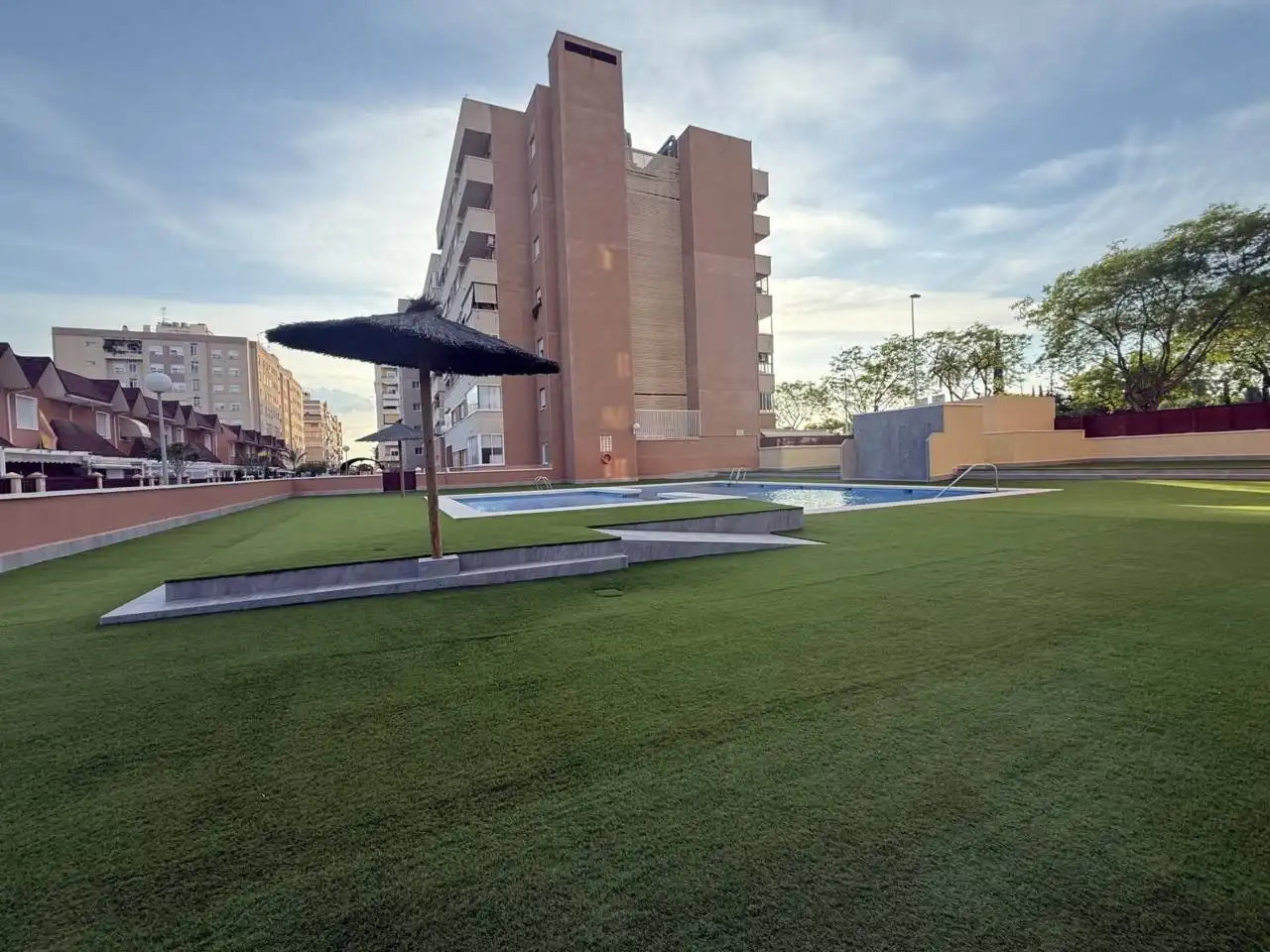 Piscina de Dúplex en venta en Elche / Elx con Aire acondicionado, Terraza y Trastero