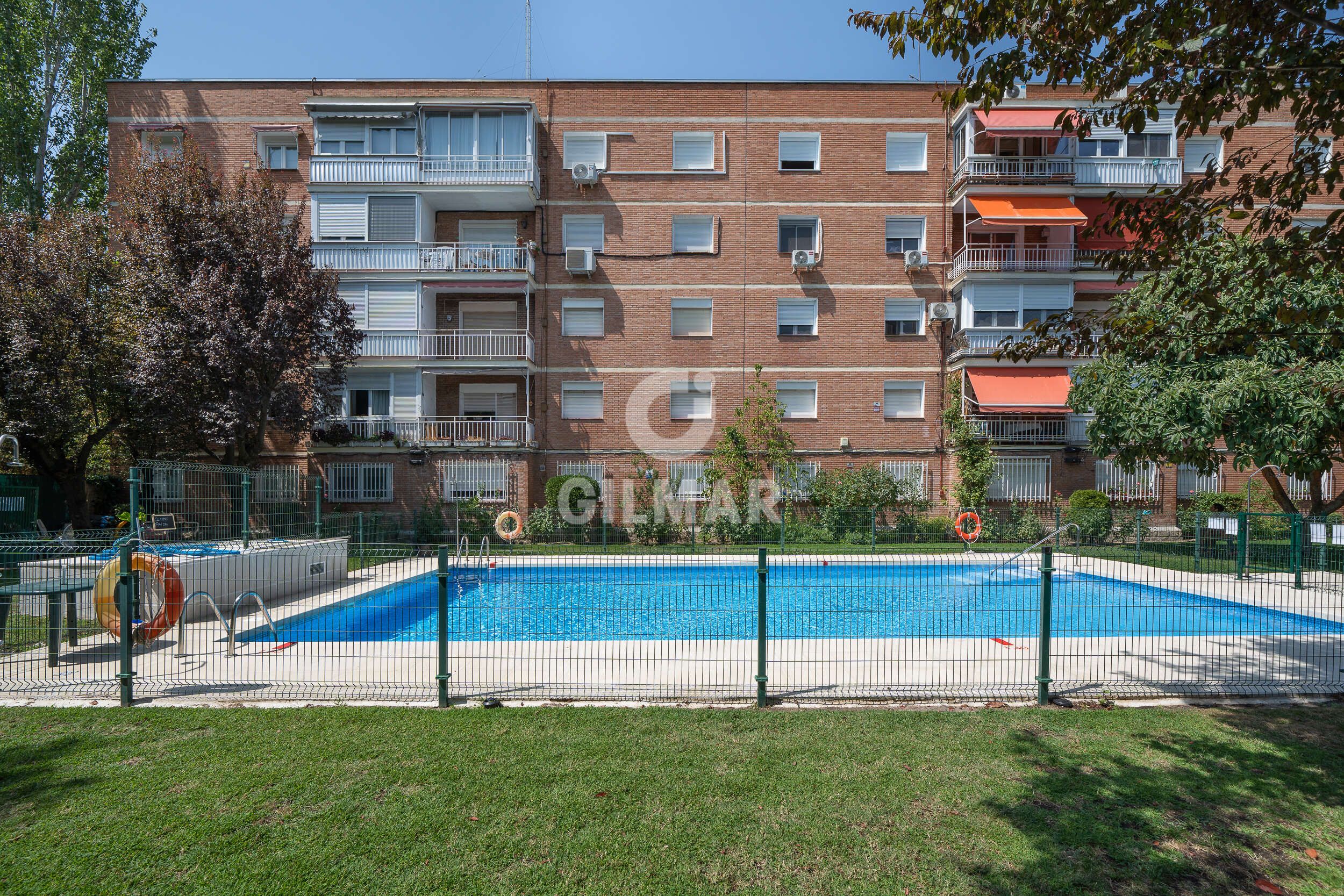 Swimming pool of Flat for sale in  Madrid Capital  with Heating, Private garden and Swimming Pool