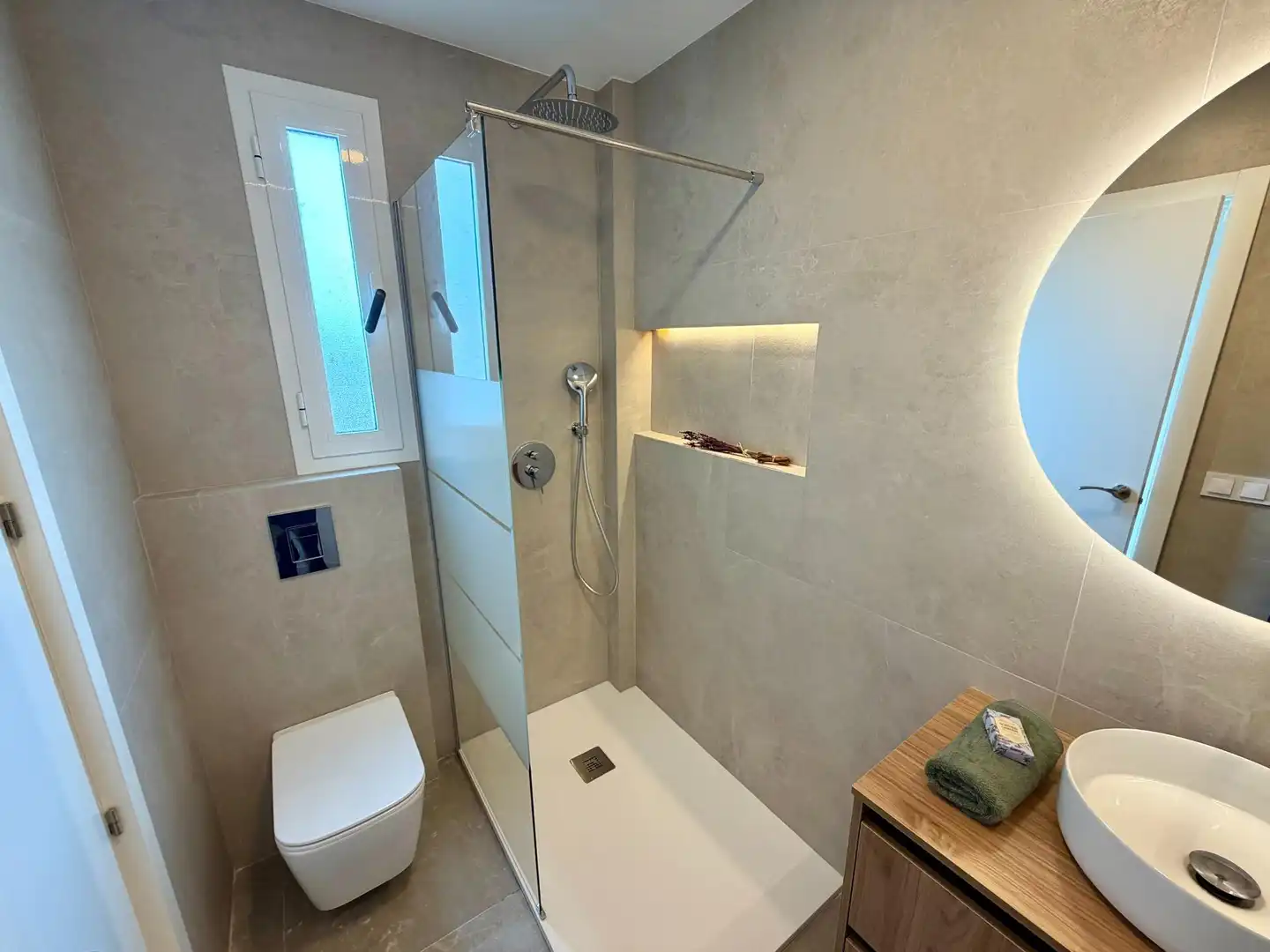 Bathroom of Flat for sale in Valencia  with Air Conditioner, Furnished and Balcony