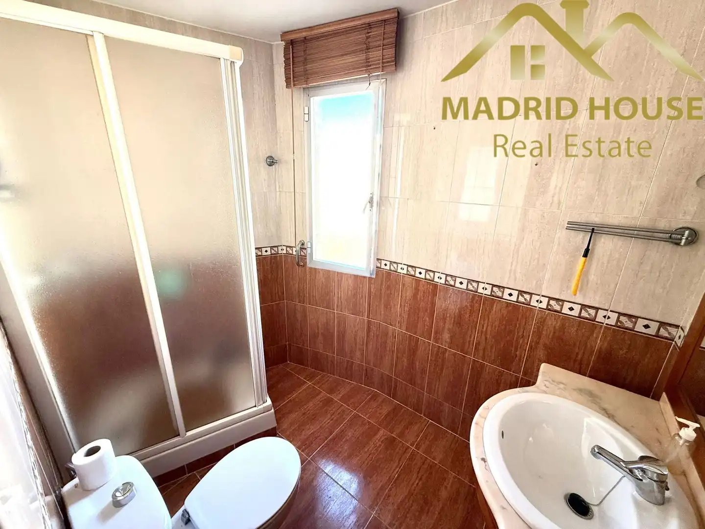 Badezimmer von Wohnung zum Verkauf in Madrid mit Heizung und Terrasse