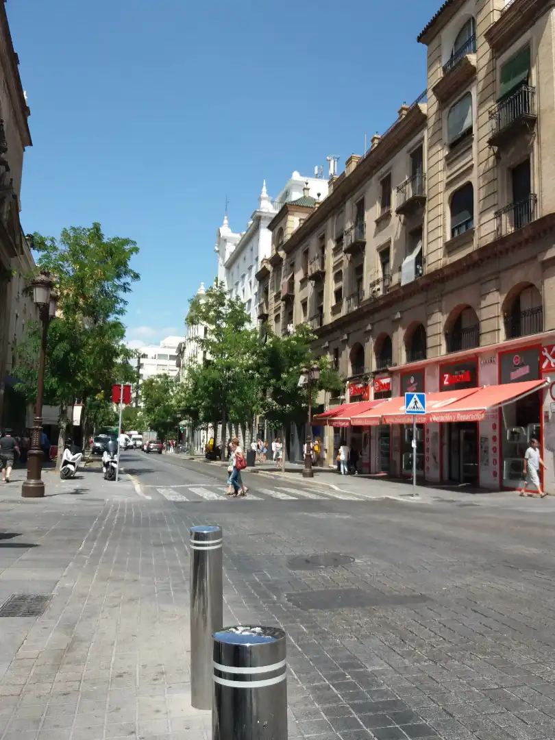 Außenansicht von Wohnung zur Miete in Sevilla mit Klimaanlage, Heizung und Möbliert