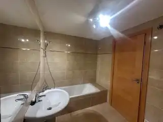 Baño de Apartamento de alquiler en León Capital  con Calefacción, Parquet y Terraza