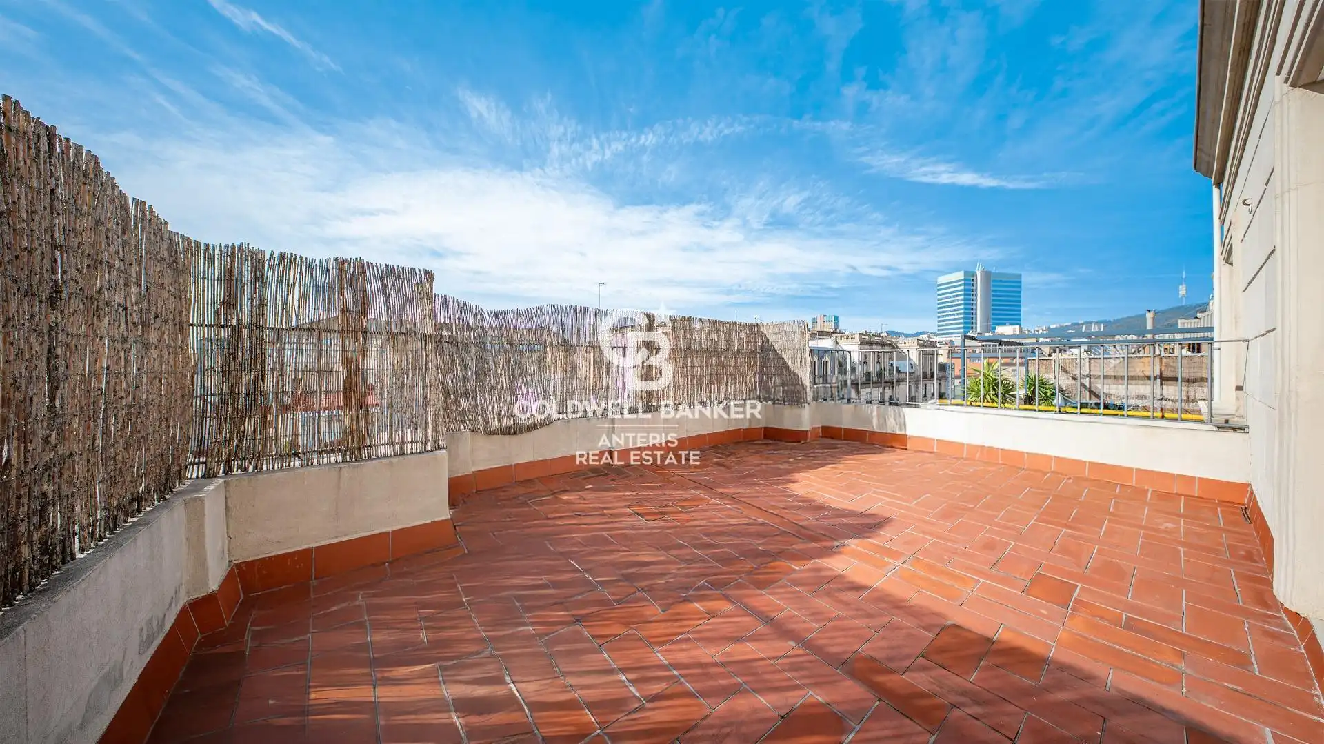 Terrasse von Dachboden zum Verkauf in Barcelona mit Klimaanlage, Heizung und Parkett