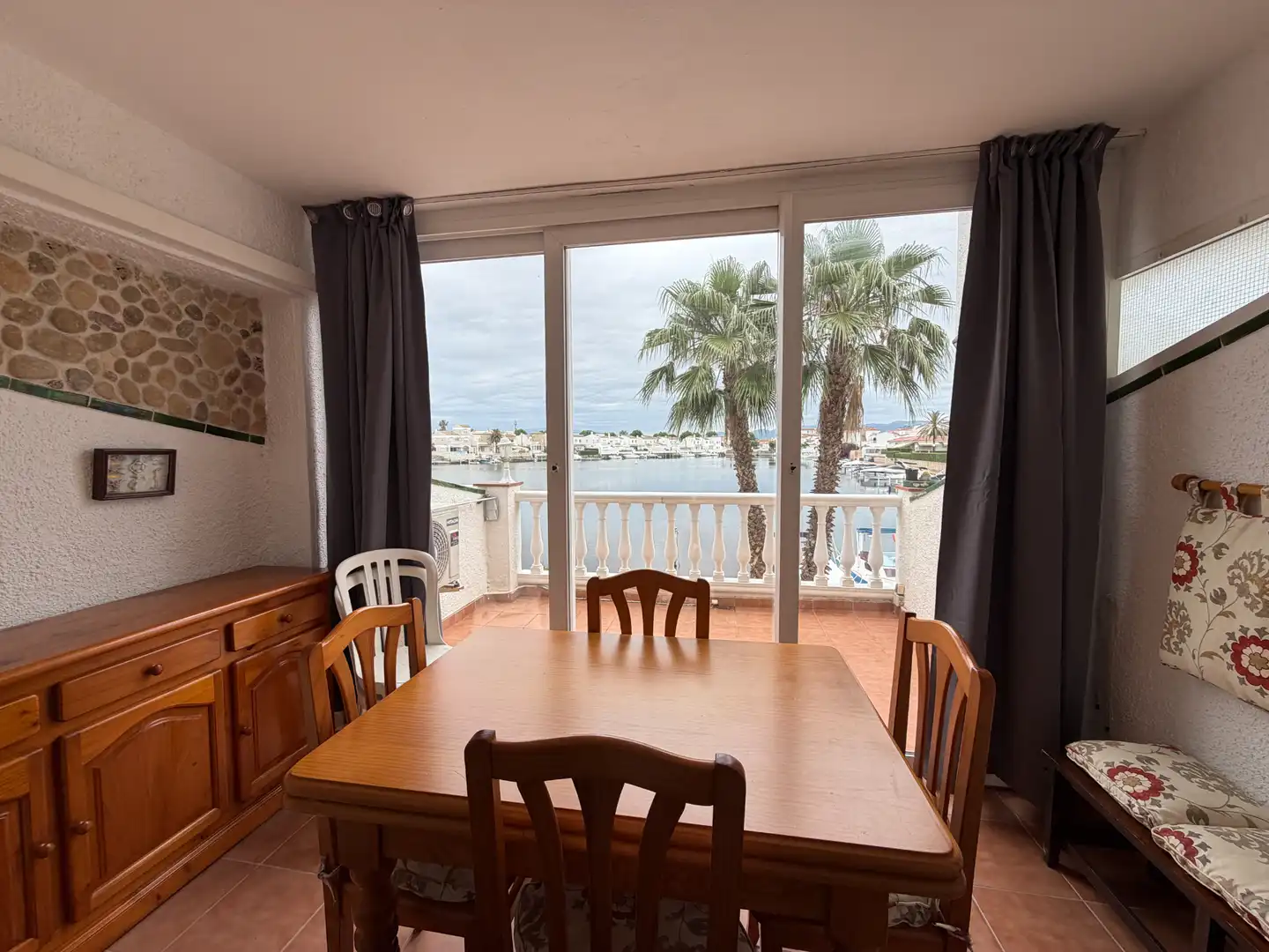 Comedor de Piso de alquiler en Empuriabrava con Aire acondicionado y Terraza