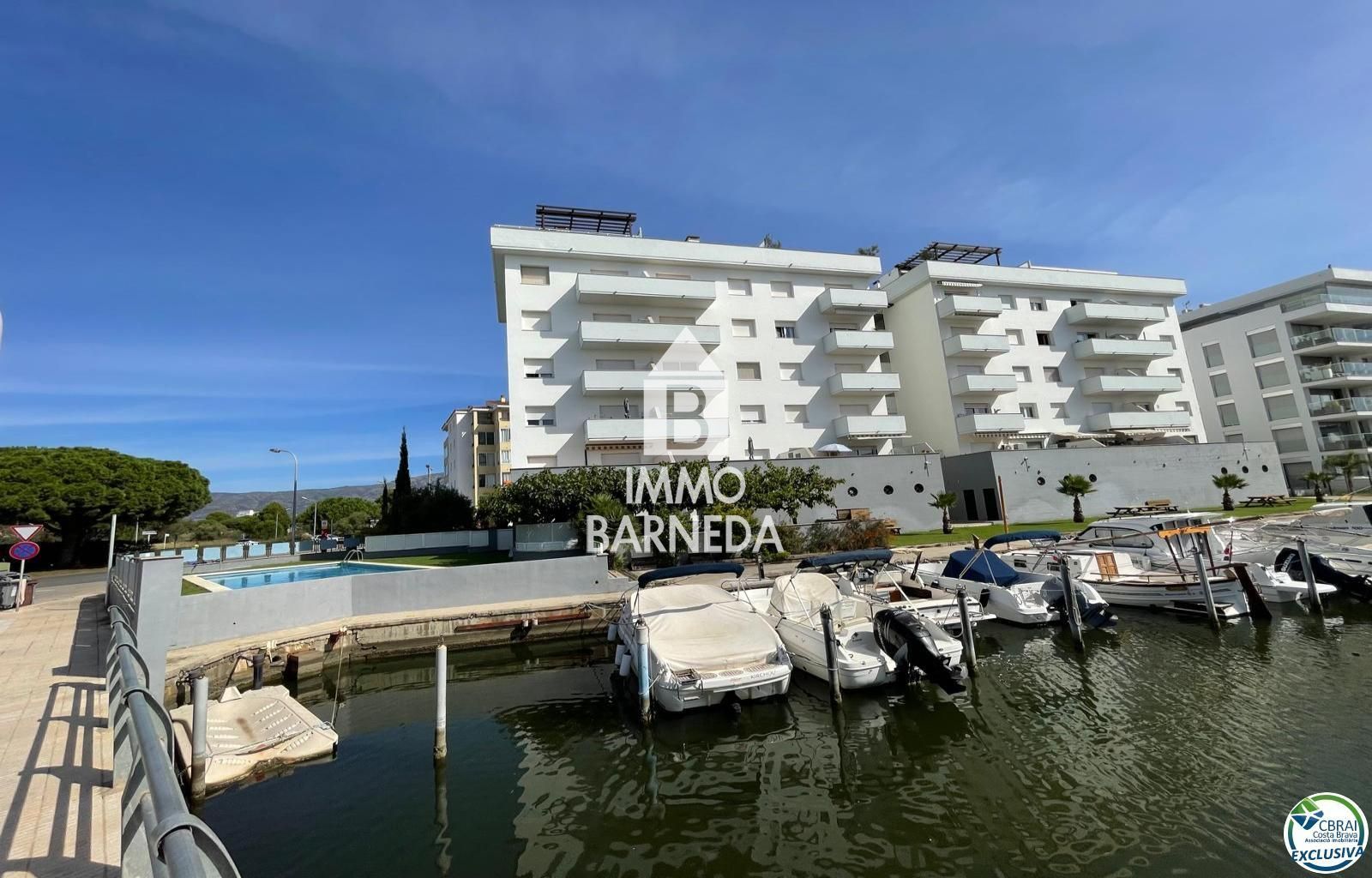 Exterior view of Flat for sale in Roses  with Air Conditioner, Heating and Private garden