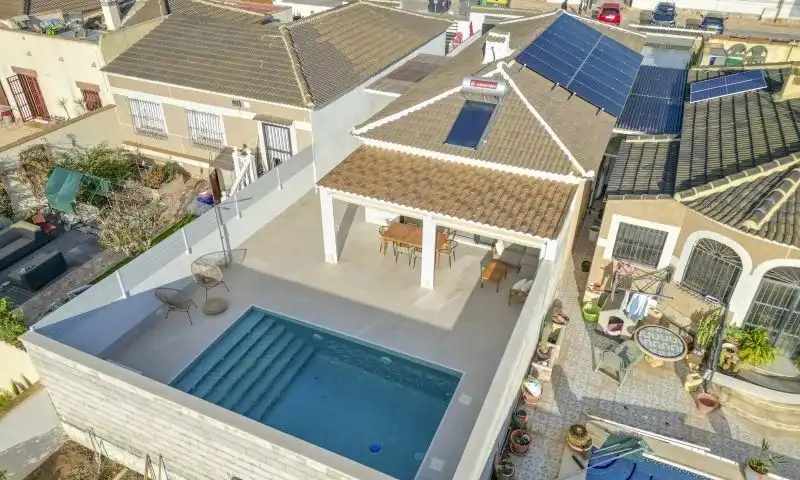 Villa con terrazza in vendita a Calle Strauss