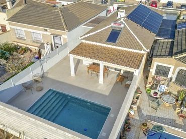 Villa con balcone in vendita a Calle Strauss