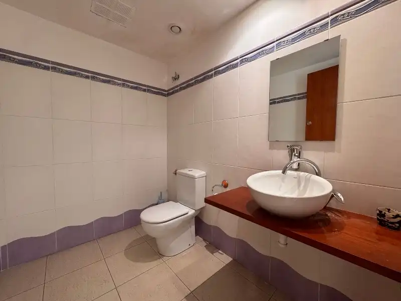 Bathroom of Office for rent in La Bisbal d'Empordà  with Air Conditioner, Heating and Terrace