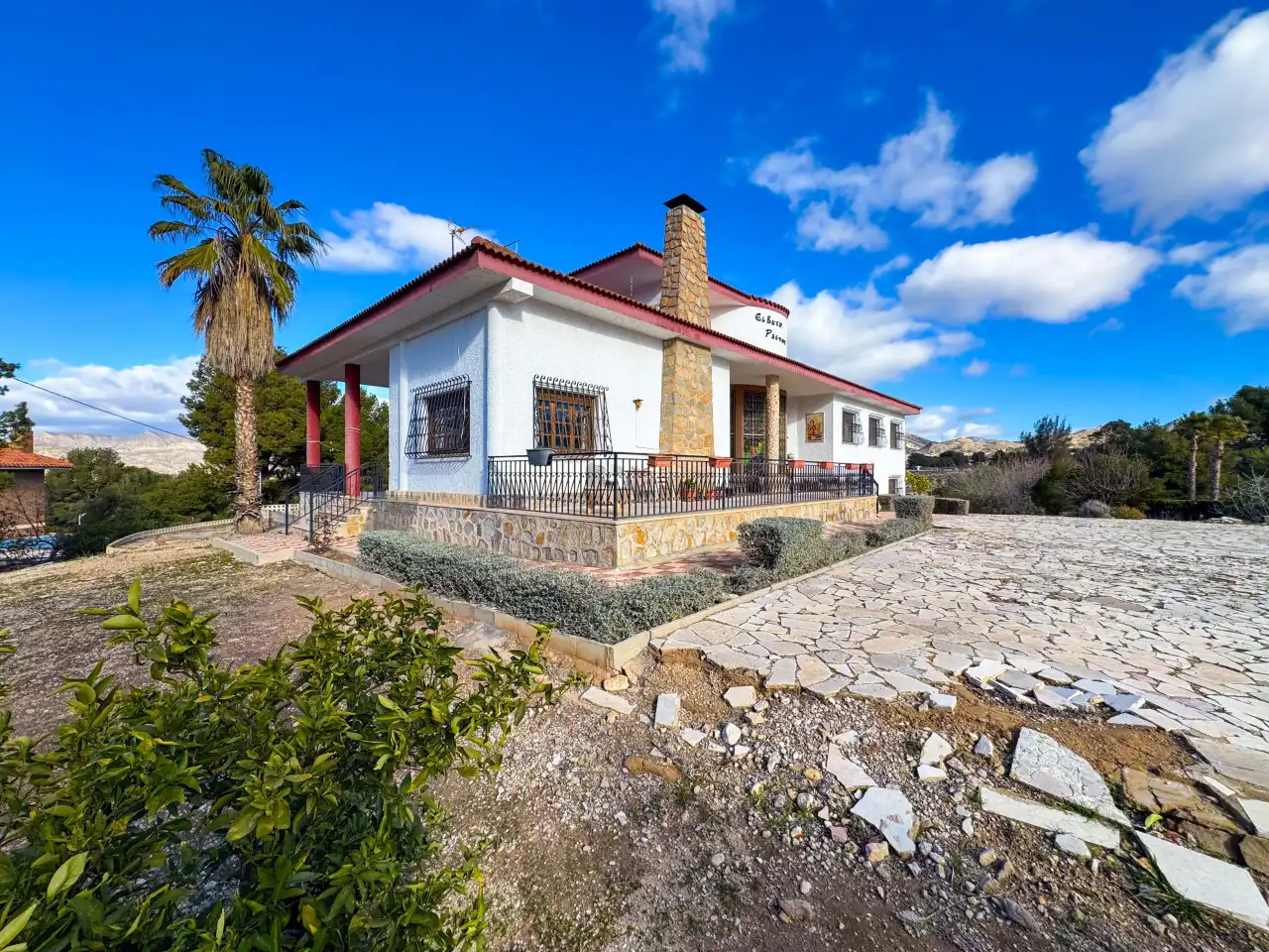 Vista exterior de Finca rústica en venda en Petrer amb Aire condicionat, Calefacció i Jardí privat