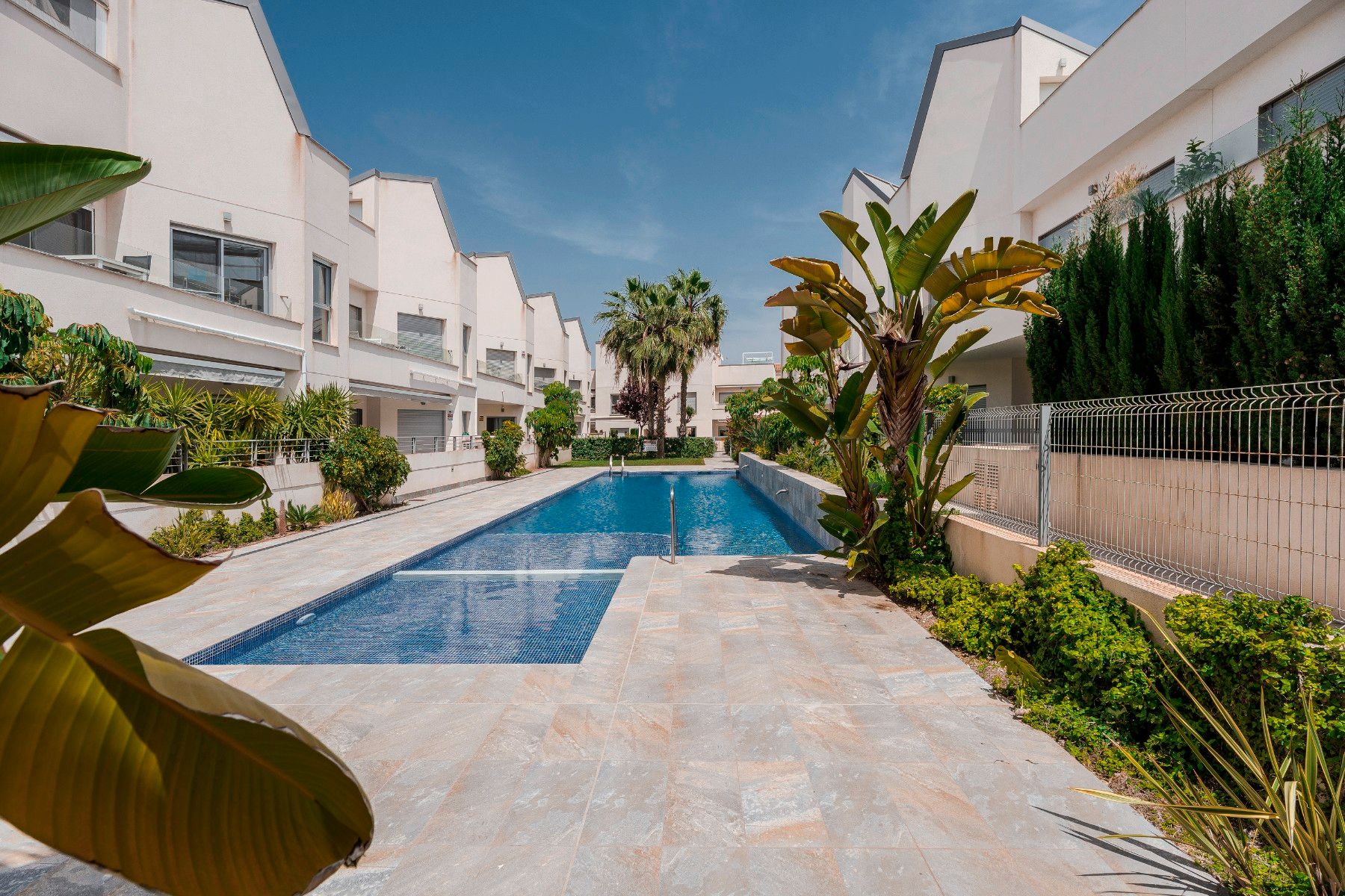 Piscina de Casa adosada en venda en Torrevieja amb Aire condicionat, Calefacció i Terrassa