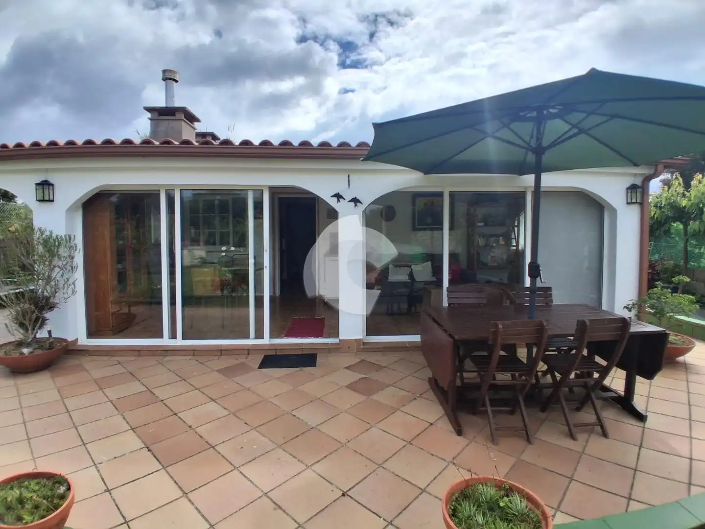 Terrassa de Casa o xalet en venda en Cangas  amb Jardí privat