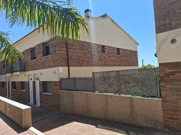 Terraced house with balcony for sale in Bonavista