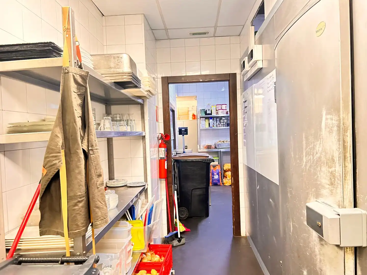 Cuina de Local en traspas en Manresa amb Aire condicionat, Calefacció i Moblat