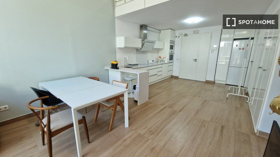 Cuina de Pis de lloguer en  Madrid Capital amb Aire condicionat, Calefacció i Moblat