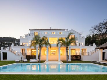 Casa amb piscina en venda a Benahavís pueblo