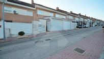 Exterior view of Single-family semi-detached for sale in Valdemoro  with Air Conditioner, Heating and Private garden