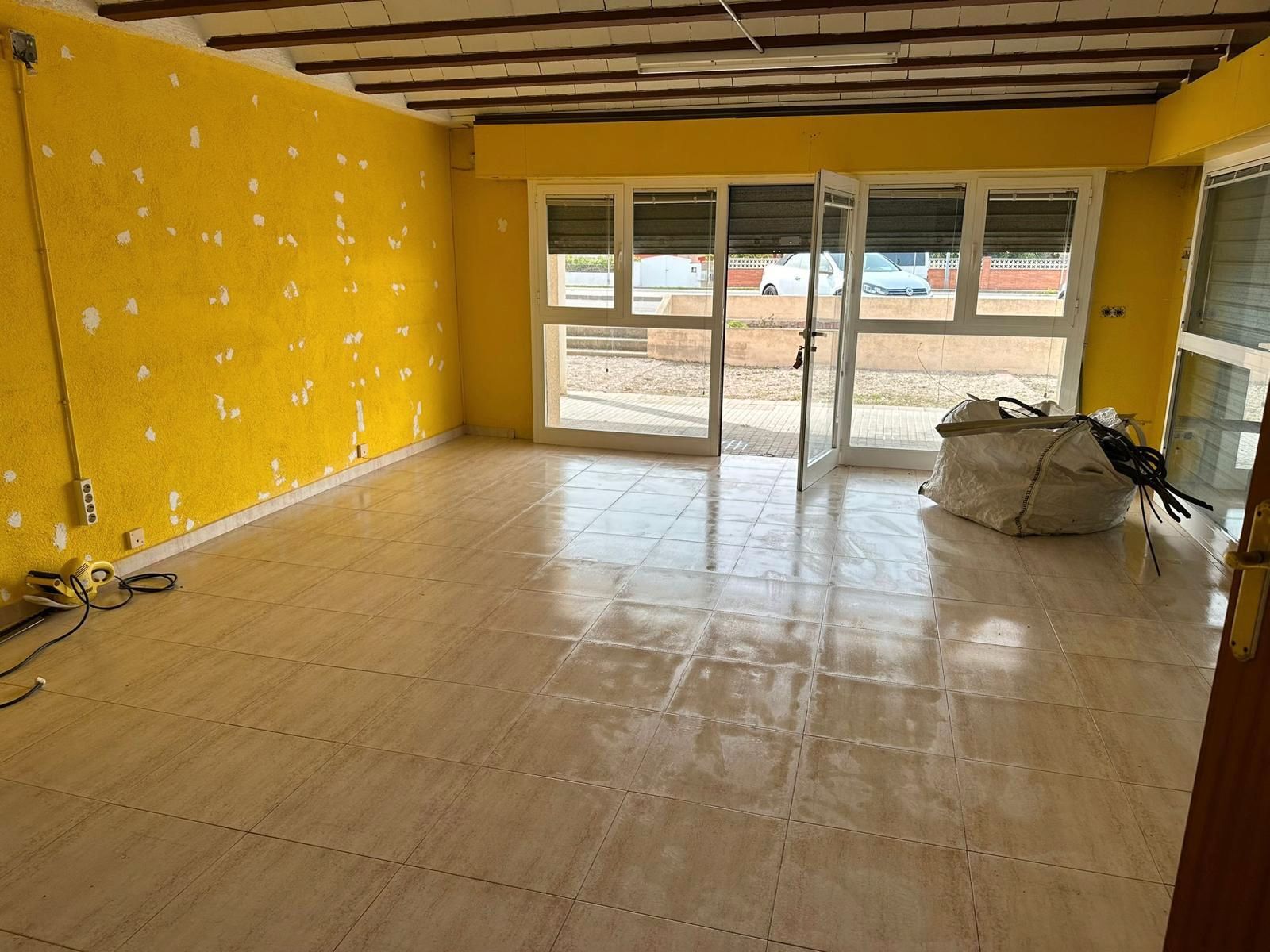 Local en venda en La Pobla de Montornès   amb Terrassa