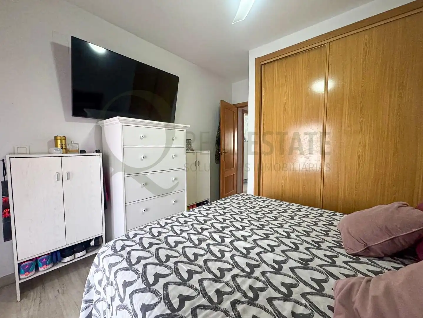 Schlafzimmer von Erdgeschoss zum Verkauf in Alicante / Alacant mit Klimaanlage, Heizung und Privatgarten