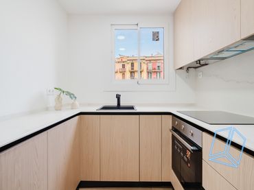 Appartamento con balcone in vendita a Carrer de València