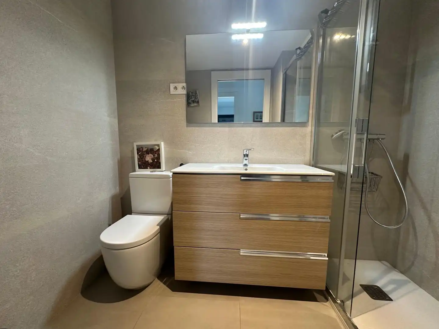Baño de Piso de alquiler en Badalona con Calefacción, Parquet y Trastero