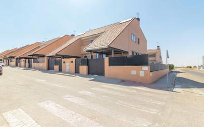 Vista exterior de Casa o xalet en venda en Olías del Rey amb Balcó