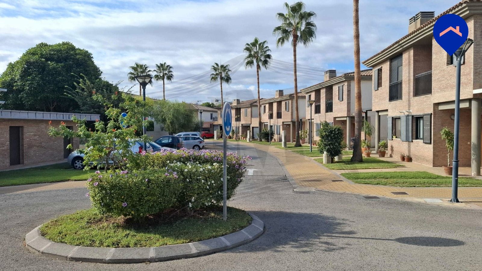 Exterior view of Single-family semi-detached for sale in Paterna  with Air Conditioner, Heating and Private garden