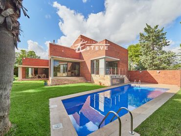 Xalet amb piscina en venda a Mar del Japo