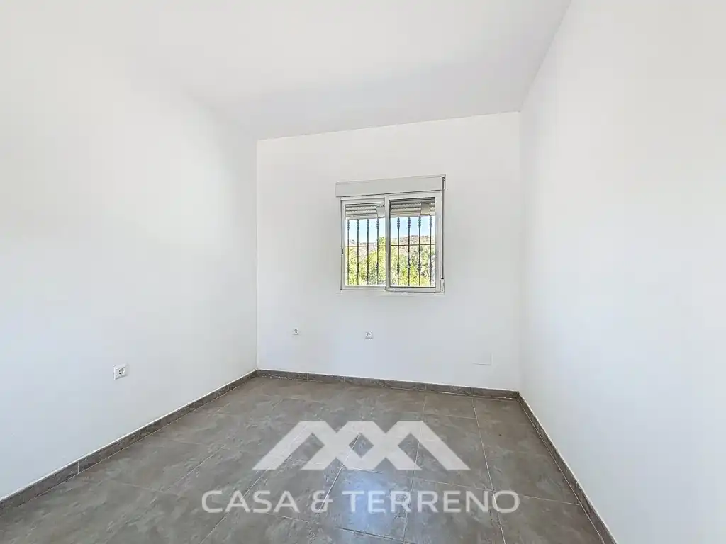 Vista exterior de Casa o xalet en venda en Vélez-Málaga amb Aire condicionat, Jardí privat i Terrassa