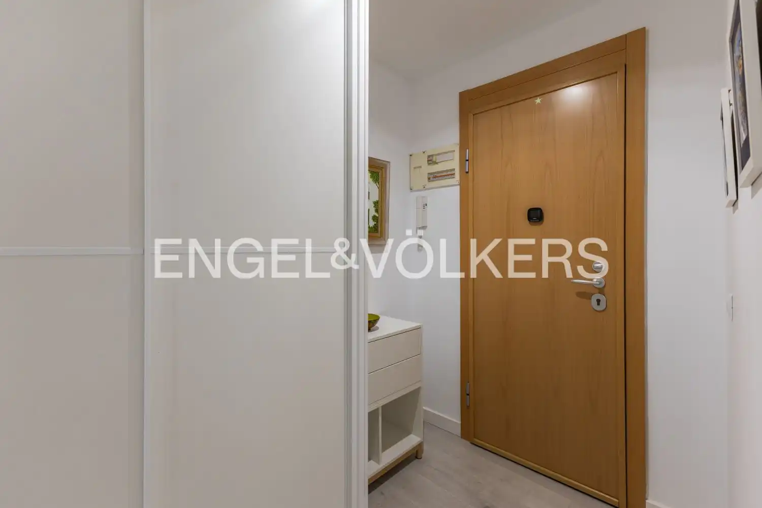 Flat for sale in Valencia  with Air Conditioner and Heating