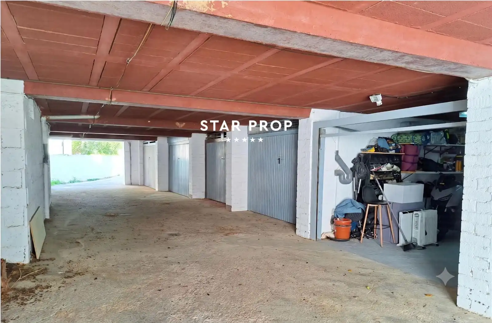 Parking de Casa adosada en venta en Llançà con Terraza, Trastero y Amueblado