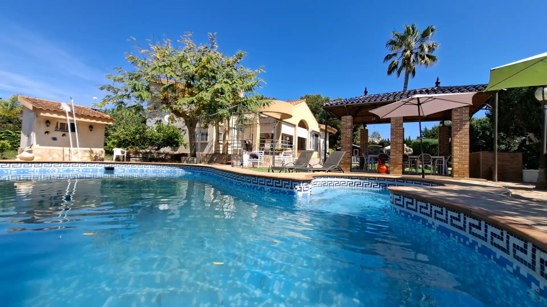 Piscina de Casa o xalet en venda en Alicante / Alacant amb Aire condicionat, Calefacció i Jardí privat