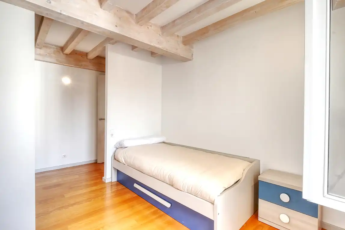 Bedroom of Flat for sale in Santiago de Compostela   with Storage room, Oven and Washing machine