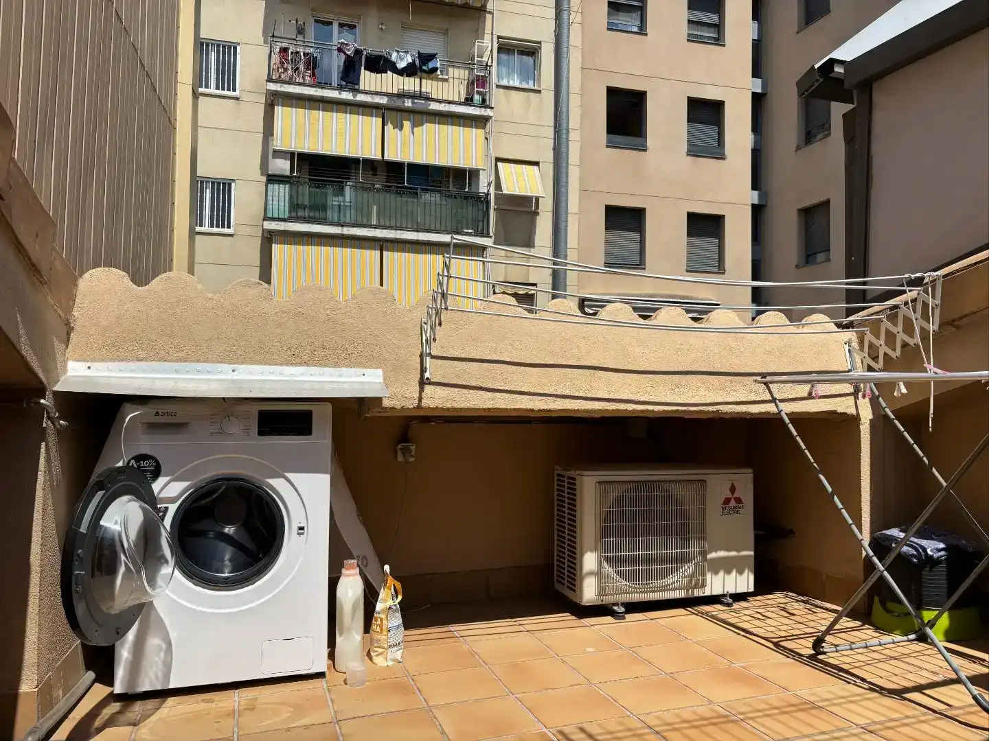 Terraza de Casa adosada en venta en Cornellà de Llobregat con Aire acondicionado, Jardín privado y Parquet