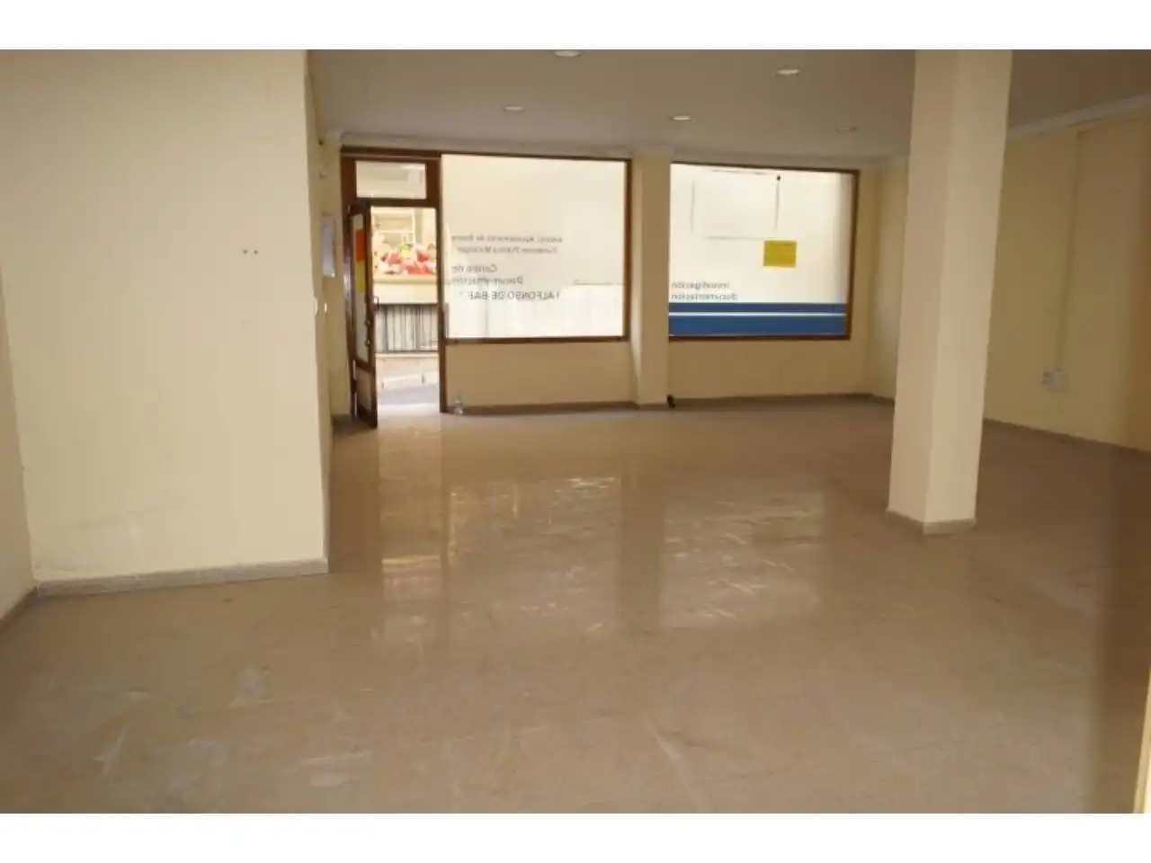 Local comercial en venda a Baena, imagen 2