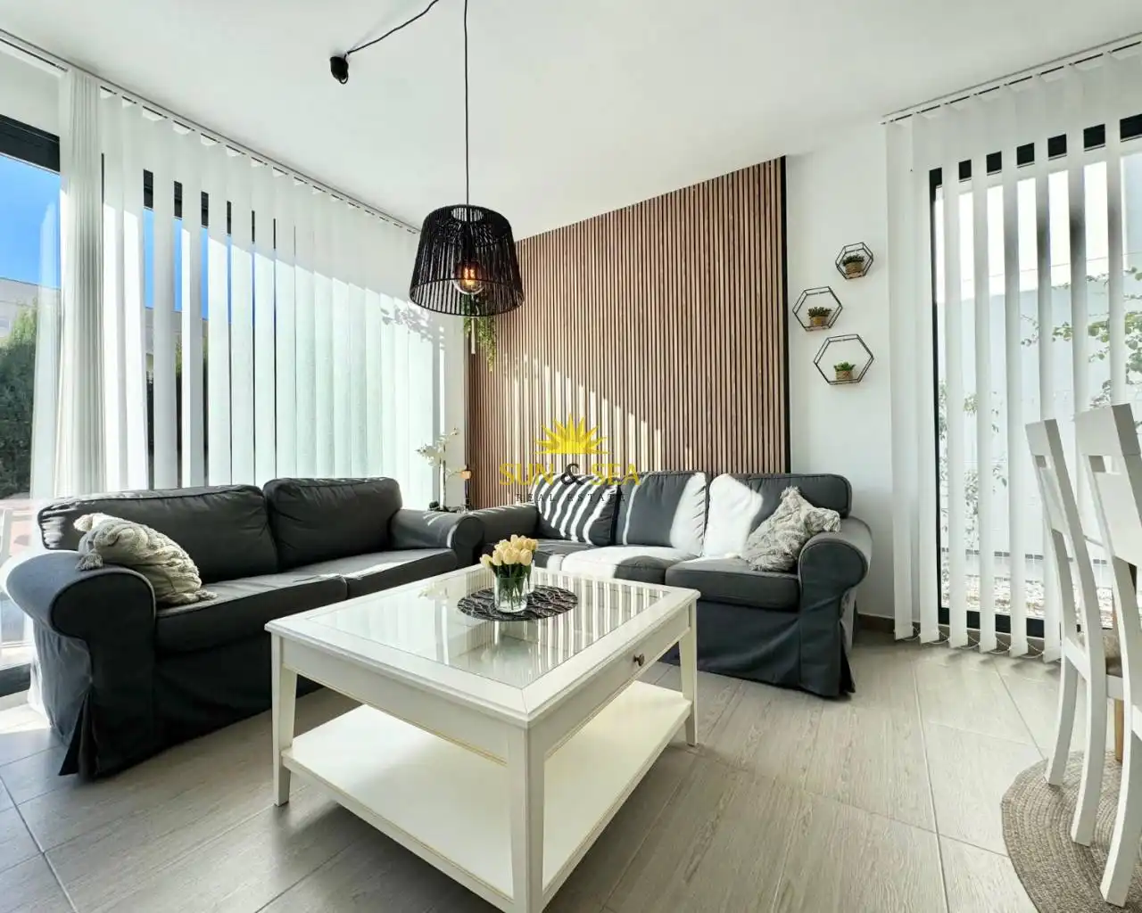 Sala d'estar de Casa o xalet de lloguer en Torrevieja amb Aire condicionat, Calefacció i Jardí privat