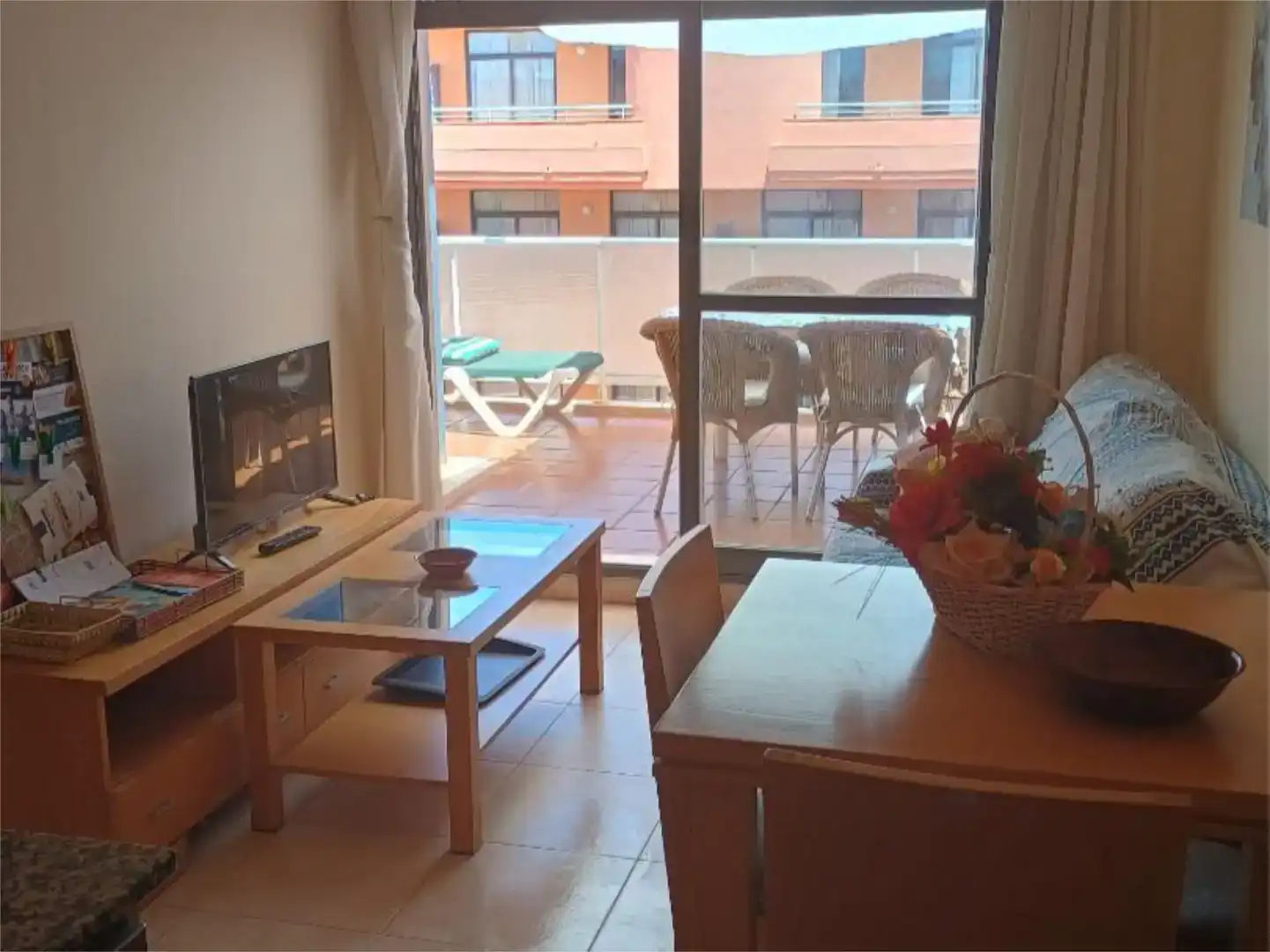 Sala d'estar de Pis de lloguer en Vera amb Aire condicionat, Jardí privat i Piscina
