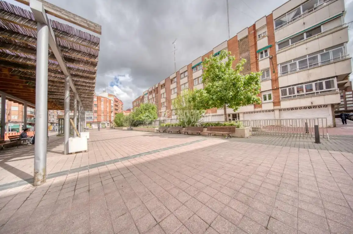 Vista exterior de Piso en venta en Valladolid con Calefacción
