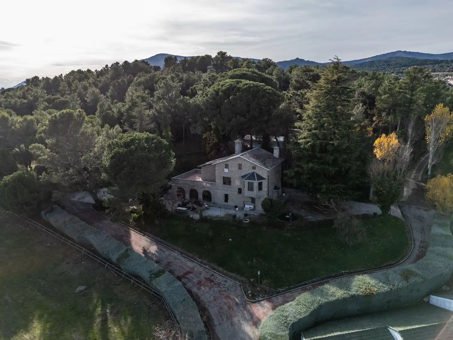 Vista exterior de Finca rústica en venta en Guadarrama con Aire acondicionado, Calefacción y Jardín privado